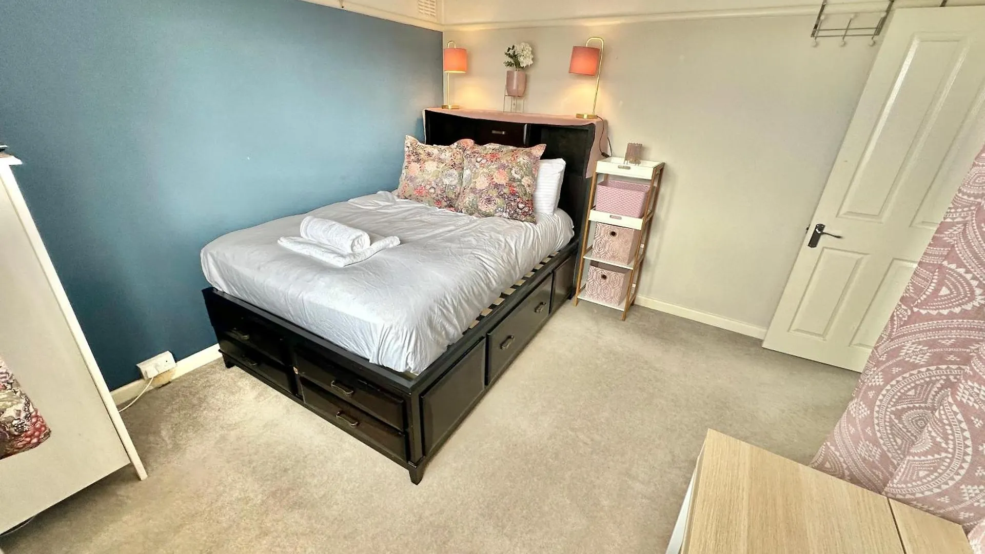 Three Bed Detached Home - Large Garden - Hot Tub - Free Parking - Close To Beach! Bournemouth 0*,